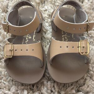 Stylish Tan Kids SunSans surfers